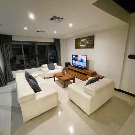 Private Pool & Jacuzzi Villa, Phratumnak, - 600m From The Beach, 711 Nearby *
