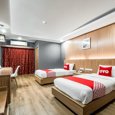 Curve Boutique 3*