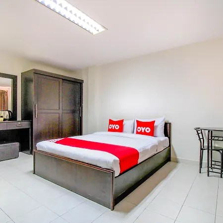 Oyo 850 Hotel 2*