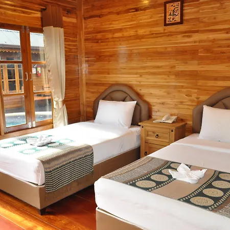 Basaya & Hotel 3*