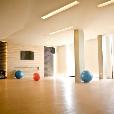 Hotel Tsix5 4*