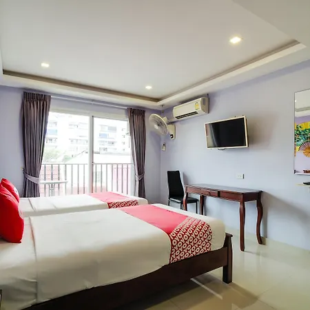 Phratumnak Hill Guest House Hotel