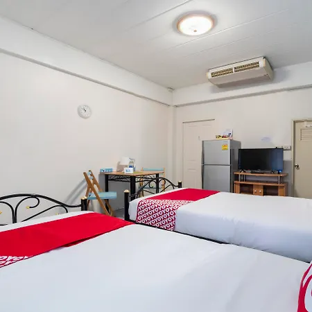 Oyo 838 Aromdee Hotel 2*