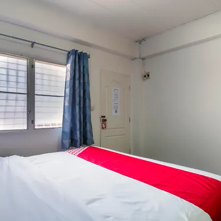 Hotel Oyo 838 Aromdee 2*
