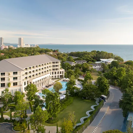 โรงแรม Cross Pratamnak 5*