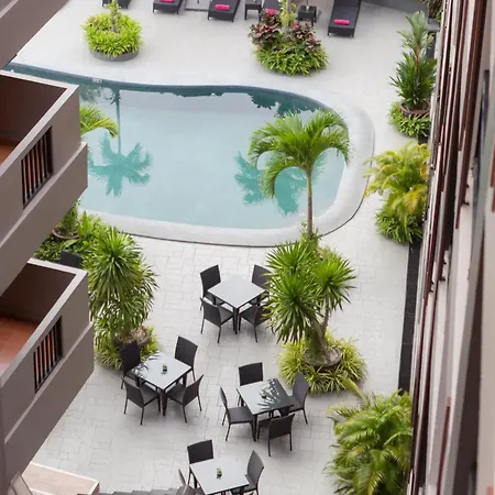 โกลเดนท์ทิวลิป เอสเซนเชียล พัทยา โรงแรม 3*