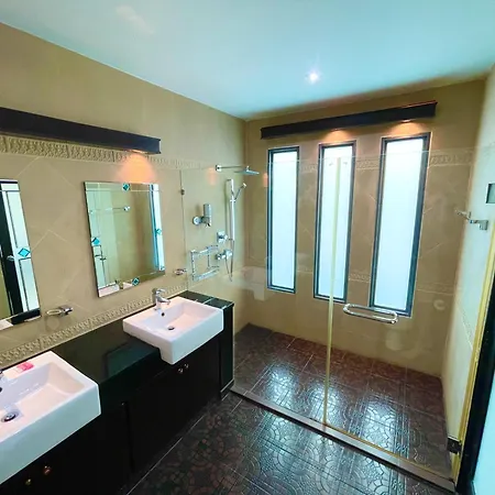 Private Pool & Jacuzzi Villa, Phratumnak, - 600m From The Beach, 711 Nearby Villa *