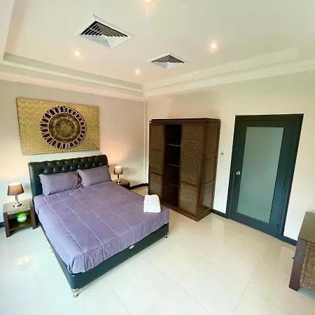 Private Pool & Jacuzzi Villa, Phratumnak, - 600m From The Beach, 711 Nearby Villa