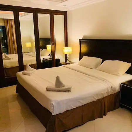 Ivory Palace โรงแรม 3*