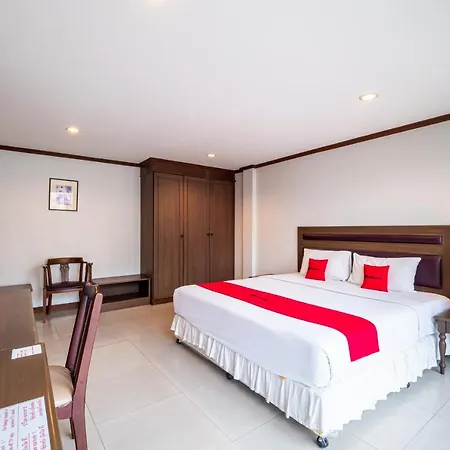 Hotel Reddoorz The Modern Place @ 3*
