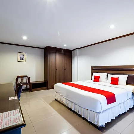 Hotel Reddoorz The Modern Place @