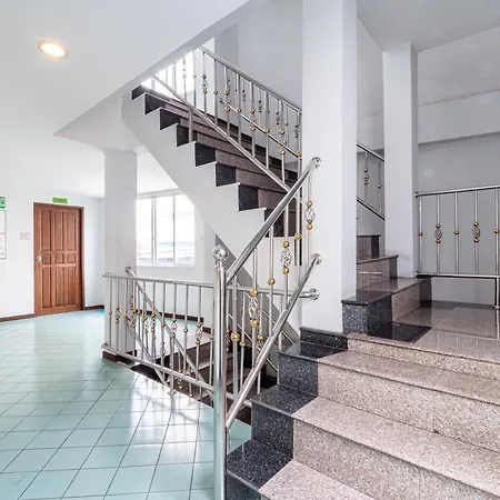 Hotel Reddoorz The Modern Place @
