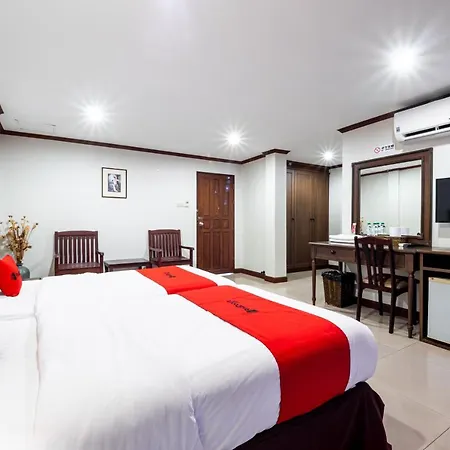 Reddoorz The Modern Place @ Hotel 3*