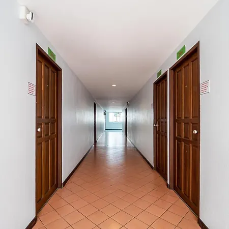 Hotel Reddoorz The Modern Place @ Pattaya