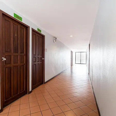 Reddoorz The Modern Place @