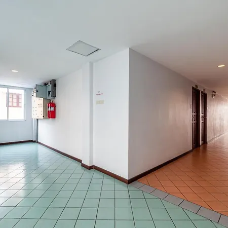 Reddoorz The Modern Place @ Hotel Pattaya