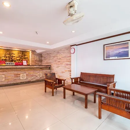 Hotel Reddoorz The Modern Place @