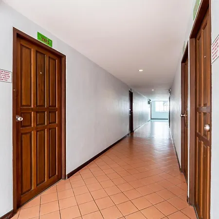 Hotel Reddoorz The Modern Place @ Pattaya