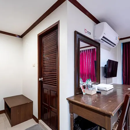 Reddoorz The Modern Place @