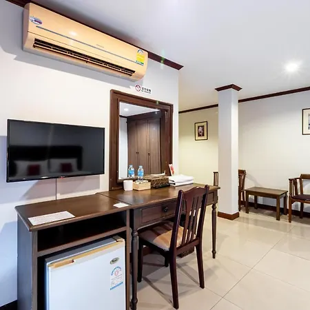 Hotel Reddoorz The Modern Place @