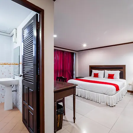 Reddoorz The Modern Place @ Hotel 3*