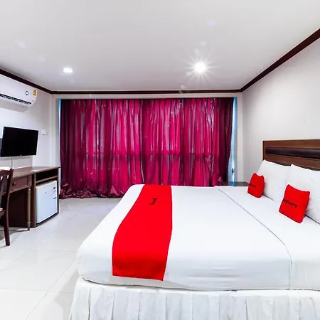 Reddoorz The Modern Place @ Hotel 3*
