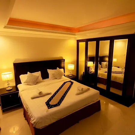 โรงแรม Ivory Palace 3*
