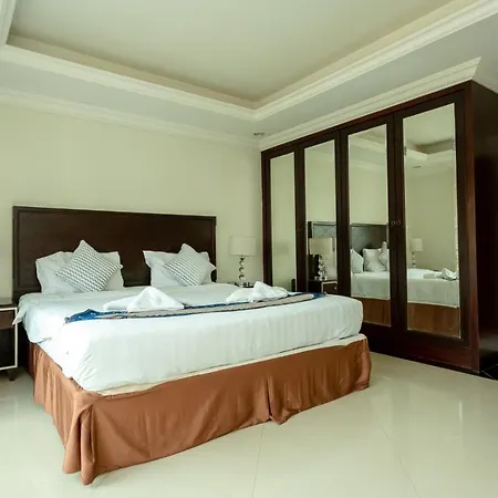 Ivory Palace โรงแรม