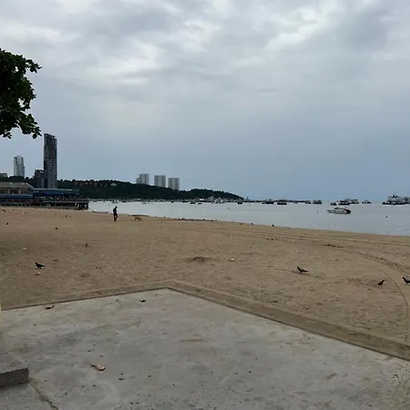 Lewiinski's 3* Pattaya