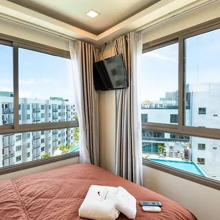 Rare Xxxl Swimming Pools - 500mbps Blazing Fast Free Wifi - Floor Pool View Balcony - Gym - Sauna - Kids Playground - Supermarkets