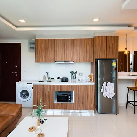 Rare Xxxl Swimming Pools - 500mbps Blazing Fast Free Wifi - Floor Pool View Balcony - Gym - Sauna - Kids Playground - Supermarkets