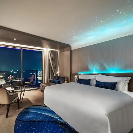 แกรนด์ เซนเตอร์ พอยต์ สเปซ พัทยา โรงแรม 5*