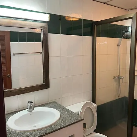 Lewiinski's 3* Pattaya