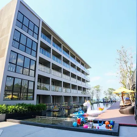 Golden Tulip Beachfront Hotel