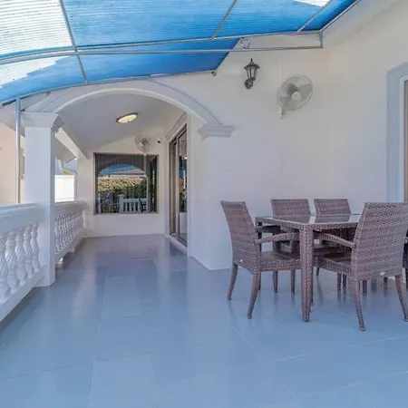 5-3br Huge Pool, Bbq, 300m-beach, 8 Mins To Walking Street * Pattaya