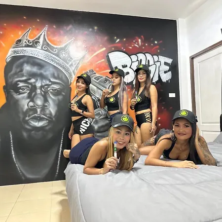 บ้านพัก Bonkers Pattaya