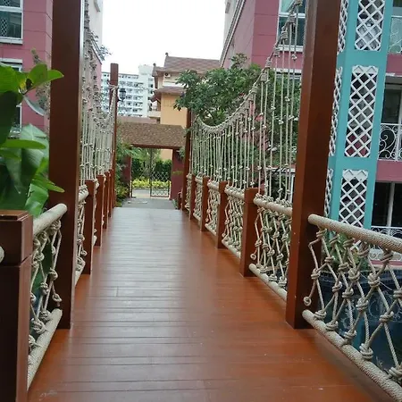 Apartment On Main Road Next To Bus Station Near Beach *