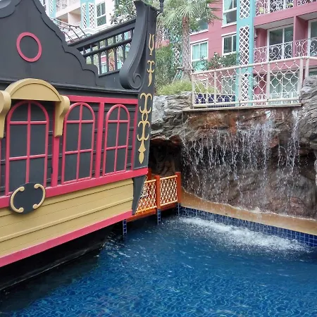 Apartment On Main Road Next To Bus Station Near Beach Pattaya