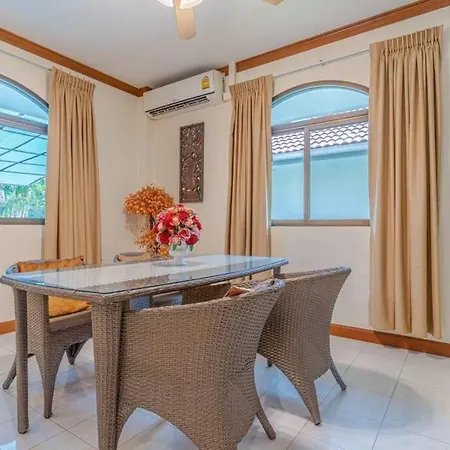 วิลล่า 3-2br Huge Pool, Bbq, 300m-beach, 8 Mins To Walking Street Pattaya