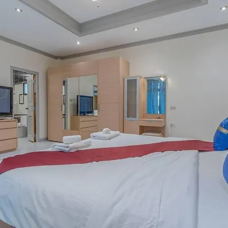 วิลล่า 3-2br Huge Pool, Bbq, 300m-beach, 8 Mins To Walking Street Pattaya