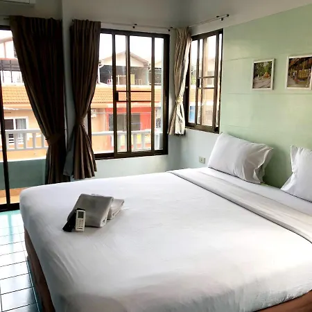 โรงแรม Sutus Court 7 2*