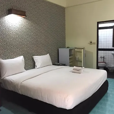 Sutus Court 7 โรงแรม