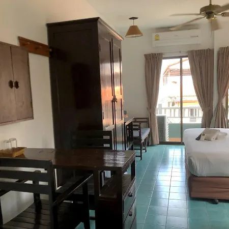 Sutus Court 7 โรงแรม 2*