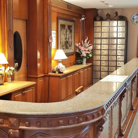 The Chanthong And โรงแรม 3*