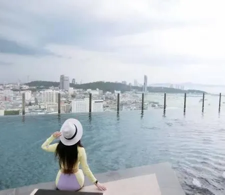 泰国芭提雅顶层无边游泳池公寓thebase健身房 Apartment