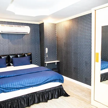Merry Hotel 3*