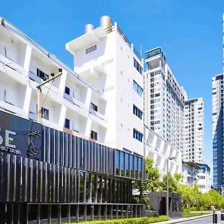 Apartment 泰国芭提雅thebase无边游泳池公寓