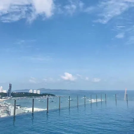 泰国芭提雅thebase无边游泳池公寓 * Pattaya
