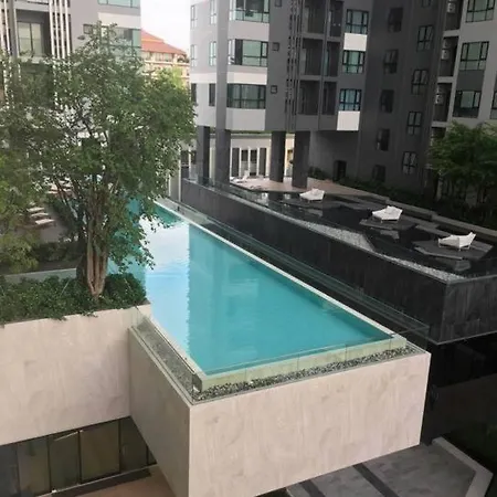 泰国芭提雅顶层无边游泳池公寓thebase健身房 Apartment Pattaya
