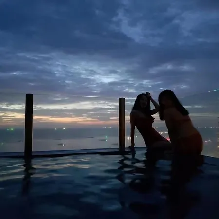 泰国芭提雅顶层无边游泳池公寓thebase健身房 Pattaya